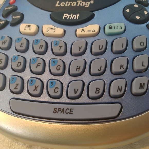 DYMO LetraTag Portable Personal Label Maker Tested Works built in Scissors - Picture 9 of 12